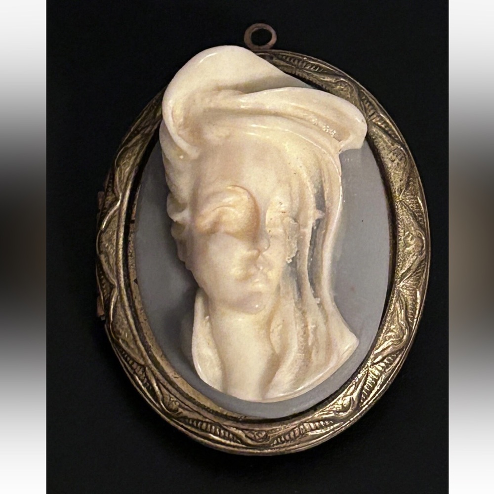 Vintage CAMEO LOCKET  both Pendant & BROOCH PIN PILL HOLDER PHOTO RARE Keepsake